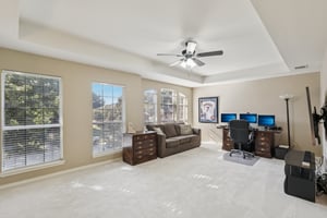 Longview Dr-S0210-029.jpg