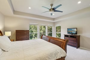 Longview Dr-S0210-033.jpg