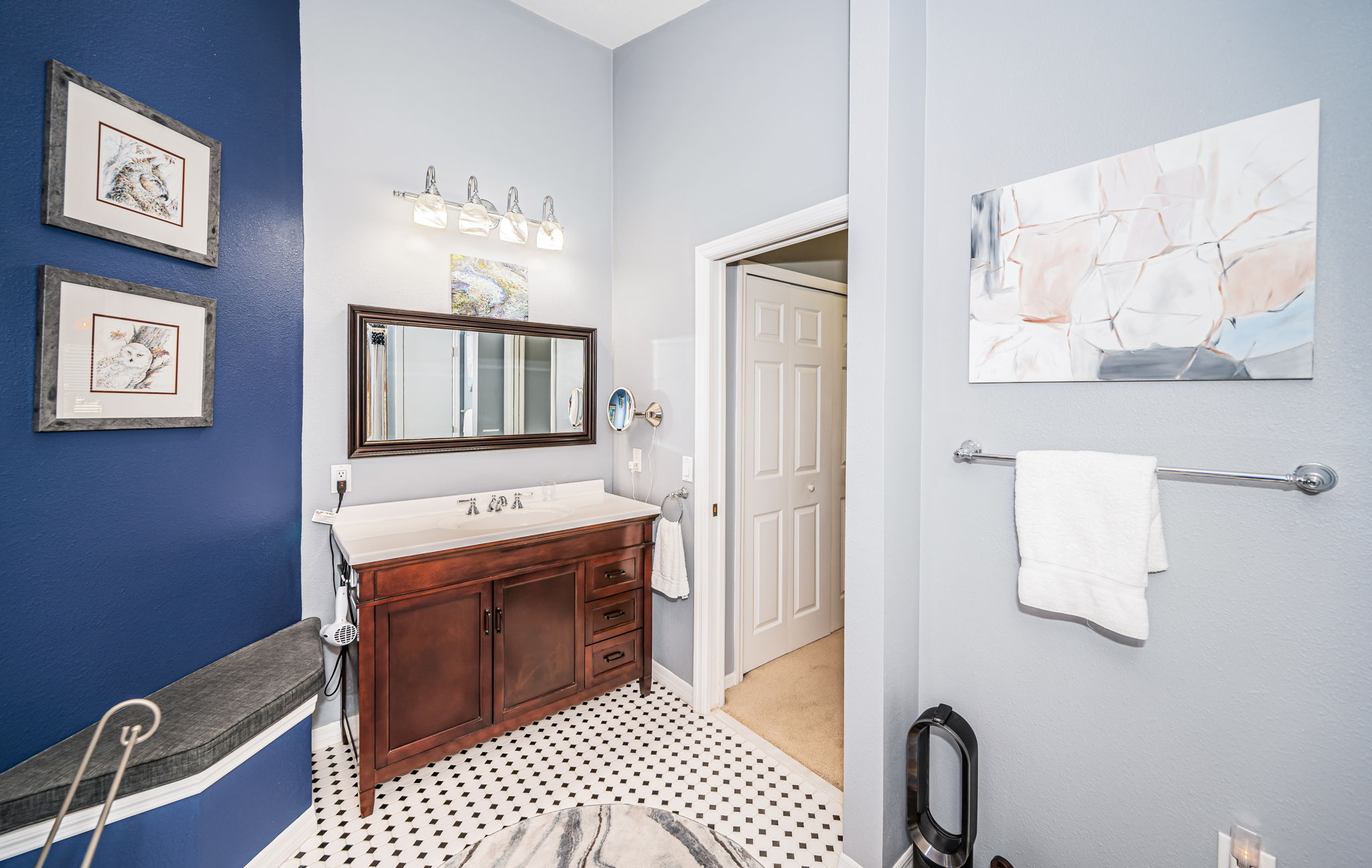 Master Bathroom1d