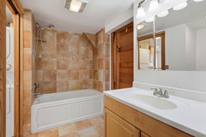 032_F8_922 Carolina St