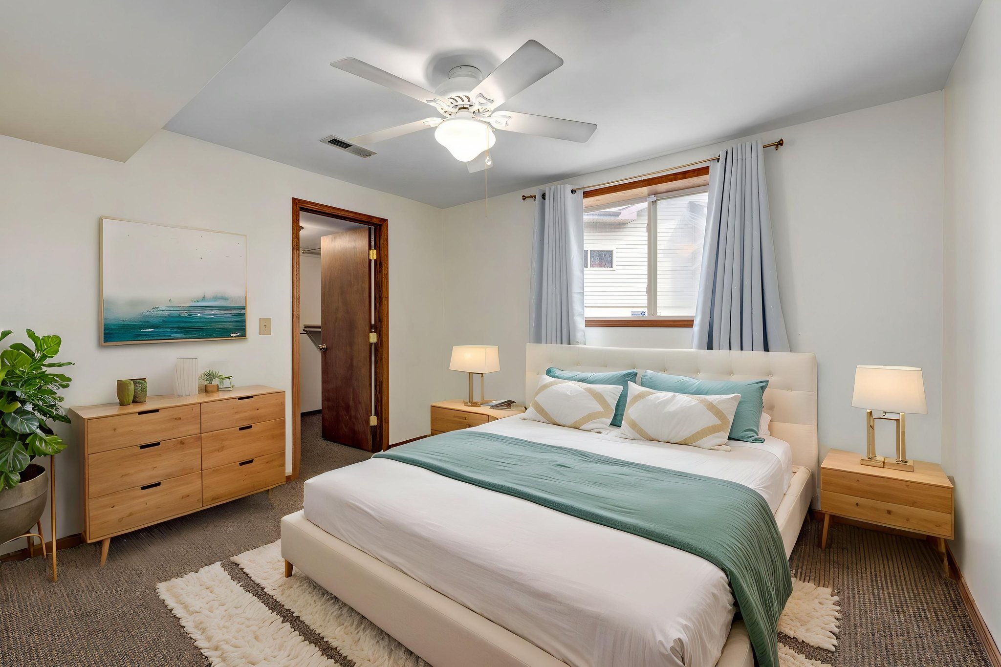 922 E Manchester Dr-37 virtually staged.jpeg