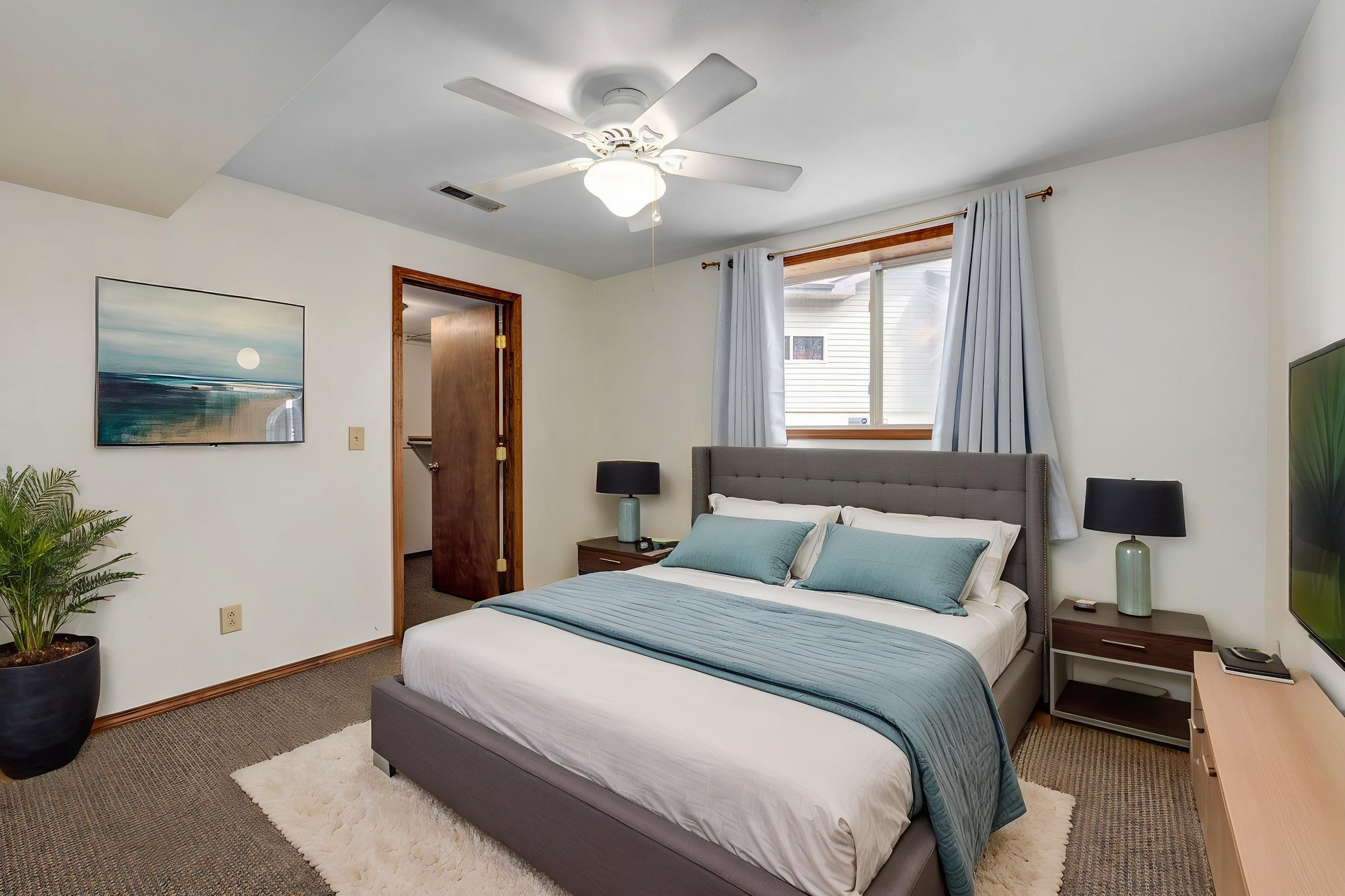 922 E Manchester Dr-37 virtually staged.jpeg