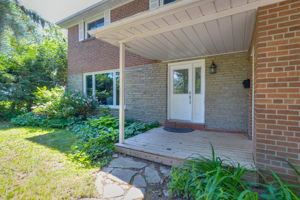  922 Lemar Rd, Newmarket, ON L3Y 1R9, US Photo 2