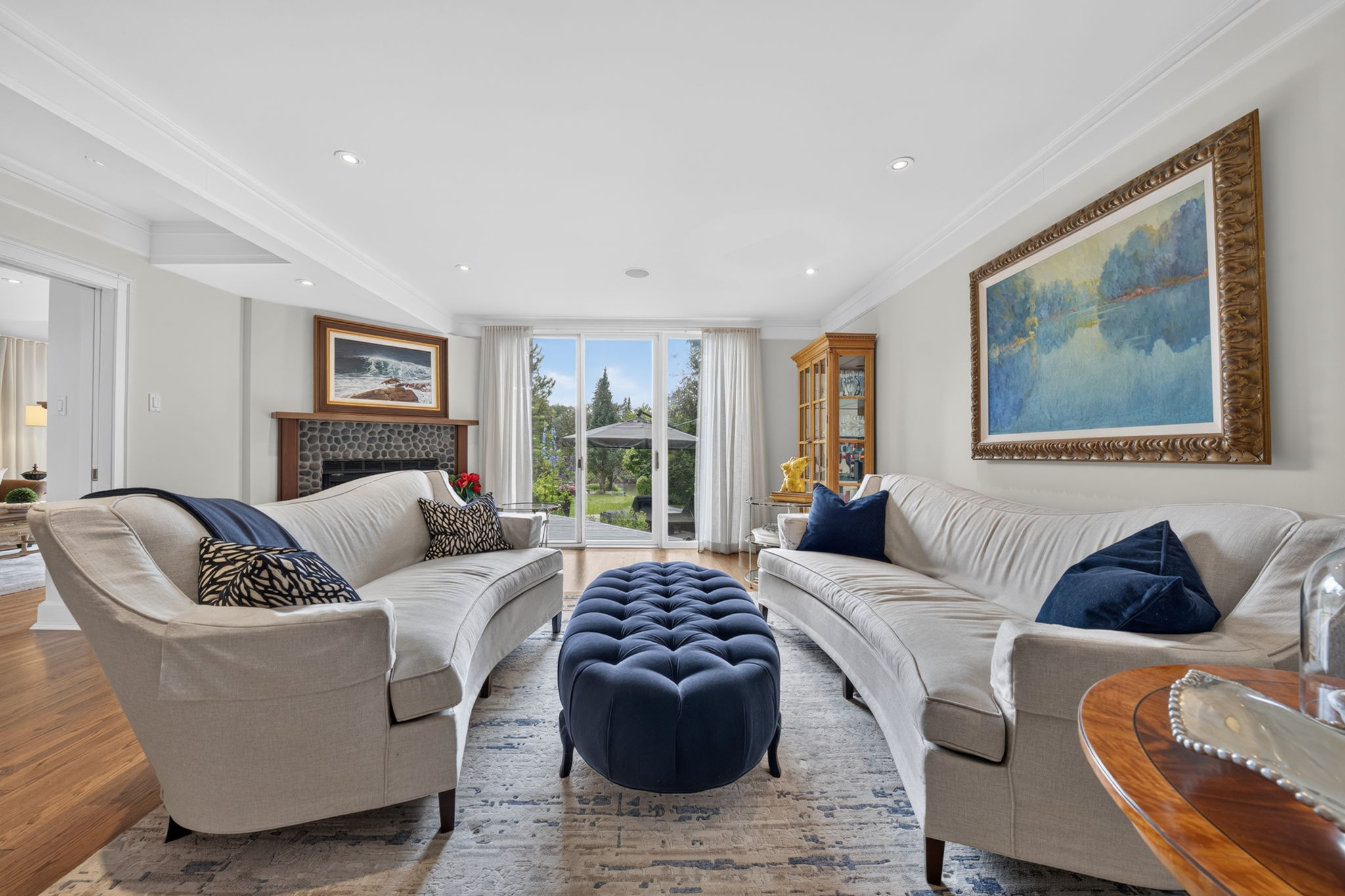 922 Rideau Road SW — formal living room