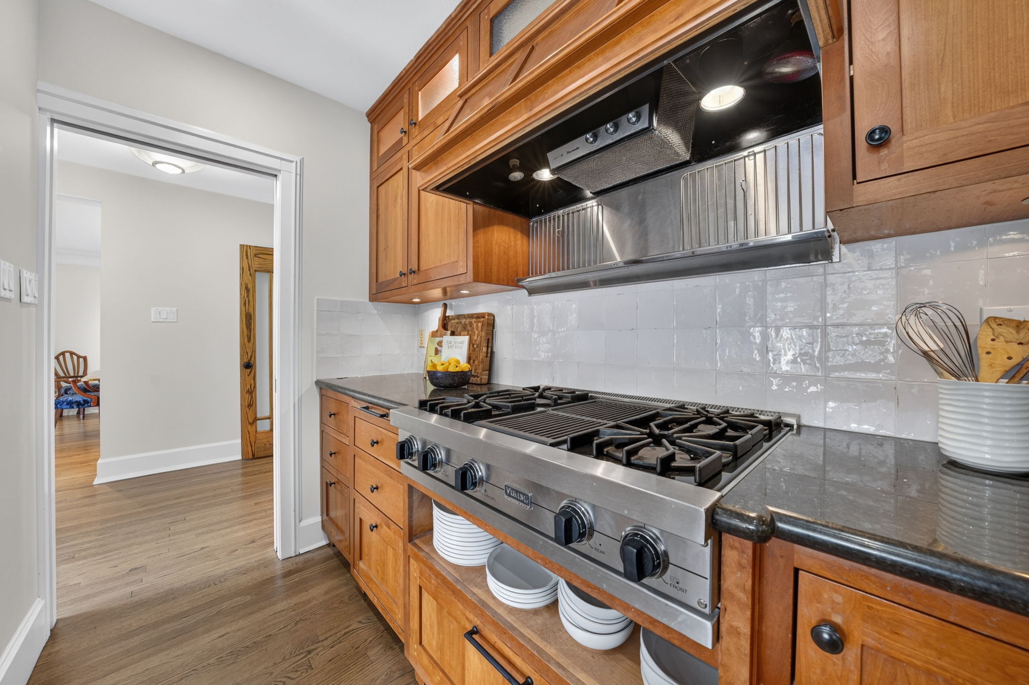 Professional-grade range in the chef’s kitchen