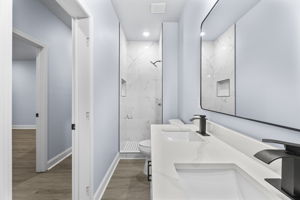  Photo 31