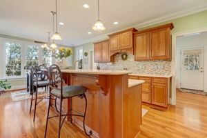 Kitchen/Breakfast Bar