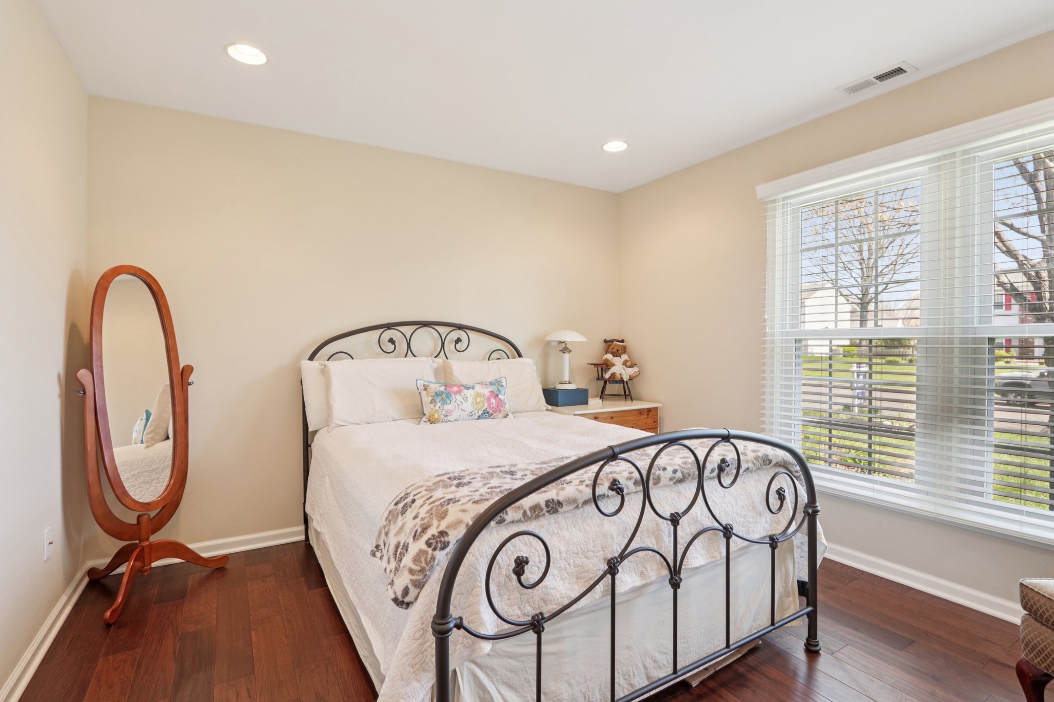 Pickering Dr-S0904-044.jpg