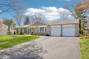 Pickering Dr-S0904-002.jpg