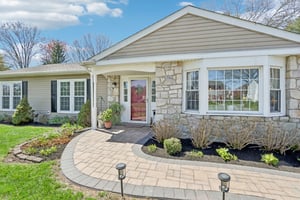 Pickering Dr-S0904-004.jpg