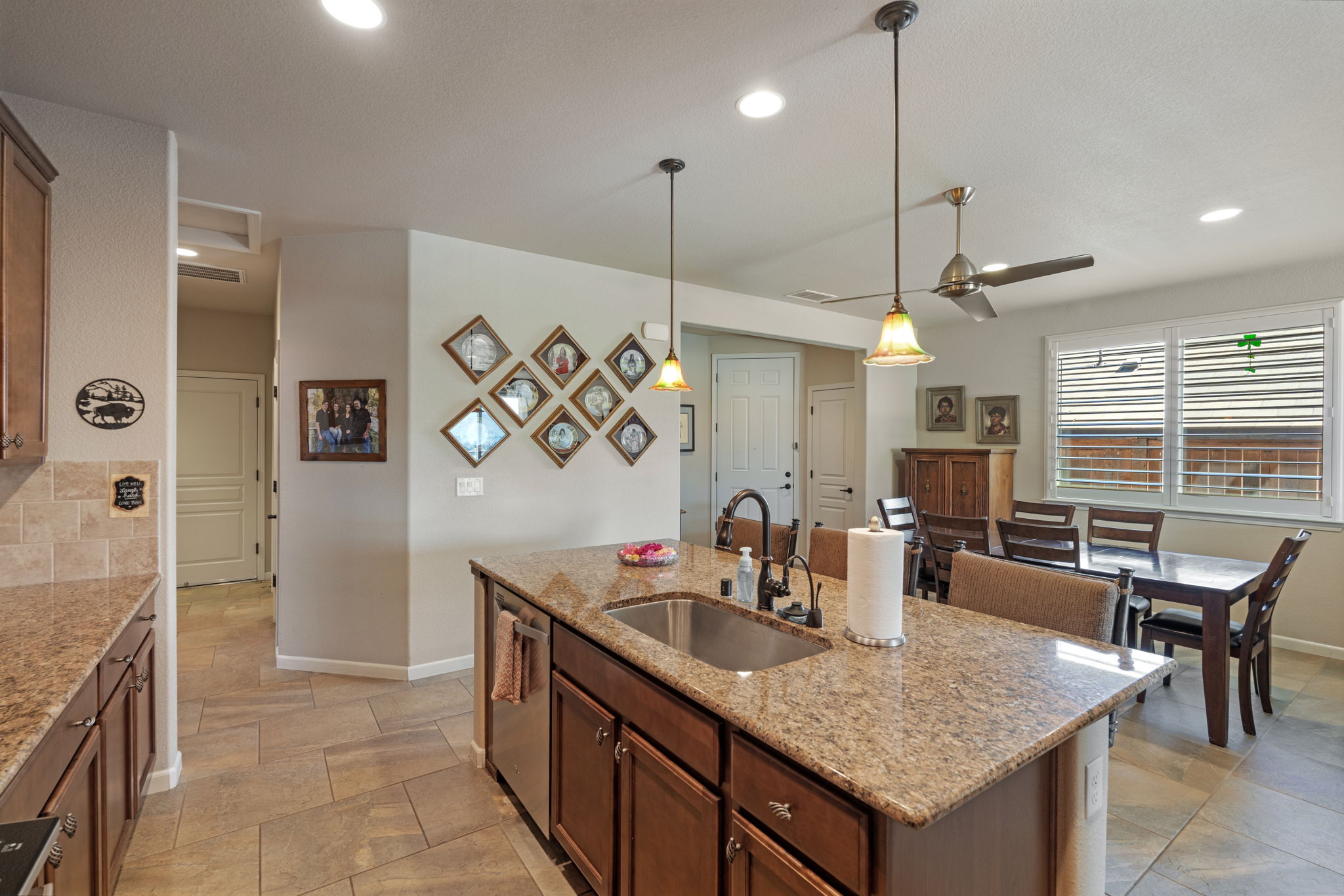  Photo 33