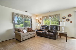 9231 Catherine Ct_010