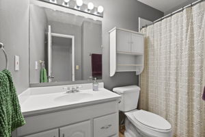 Primary ensuite full bathroom