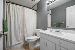 Upstairs full bathroom