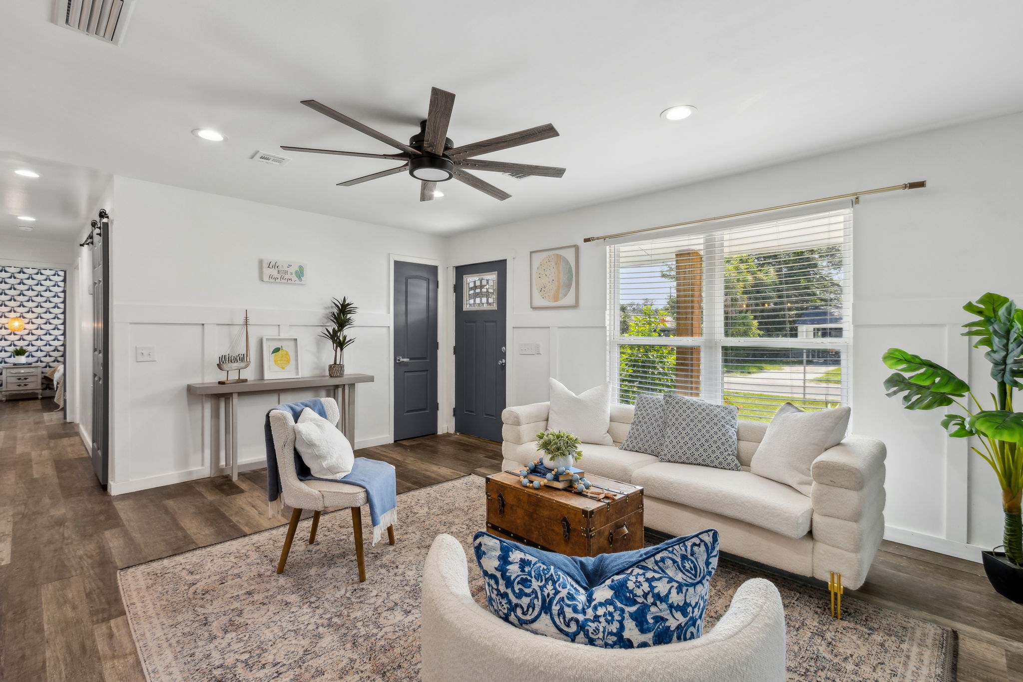 ... with rustic plank flooring throughout ...