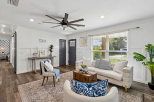 ... with rustic plank flooring throughout ...
