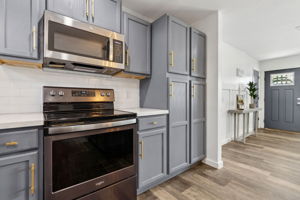... and accented by crisp white quartz counters...