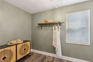 ... and even the master closet ...