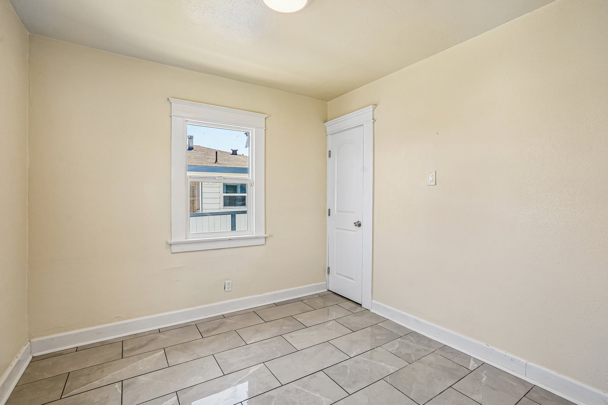 Frigate Ave-S2105-022.jpg