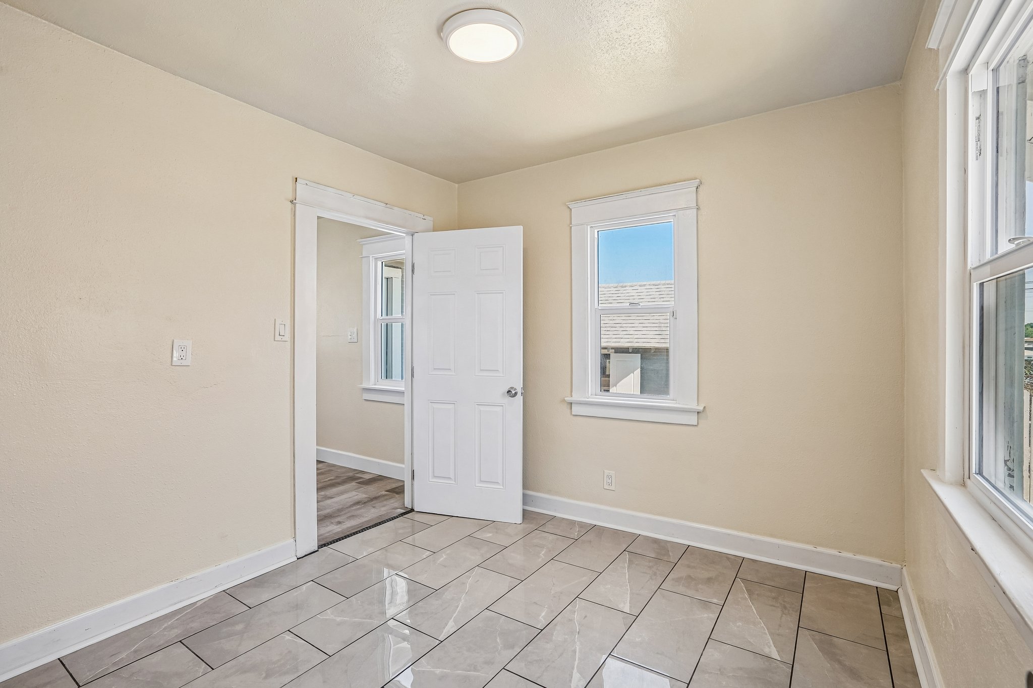 Frigate Ave-S2105-023.jpg