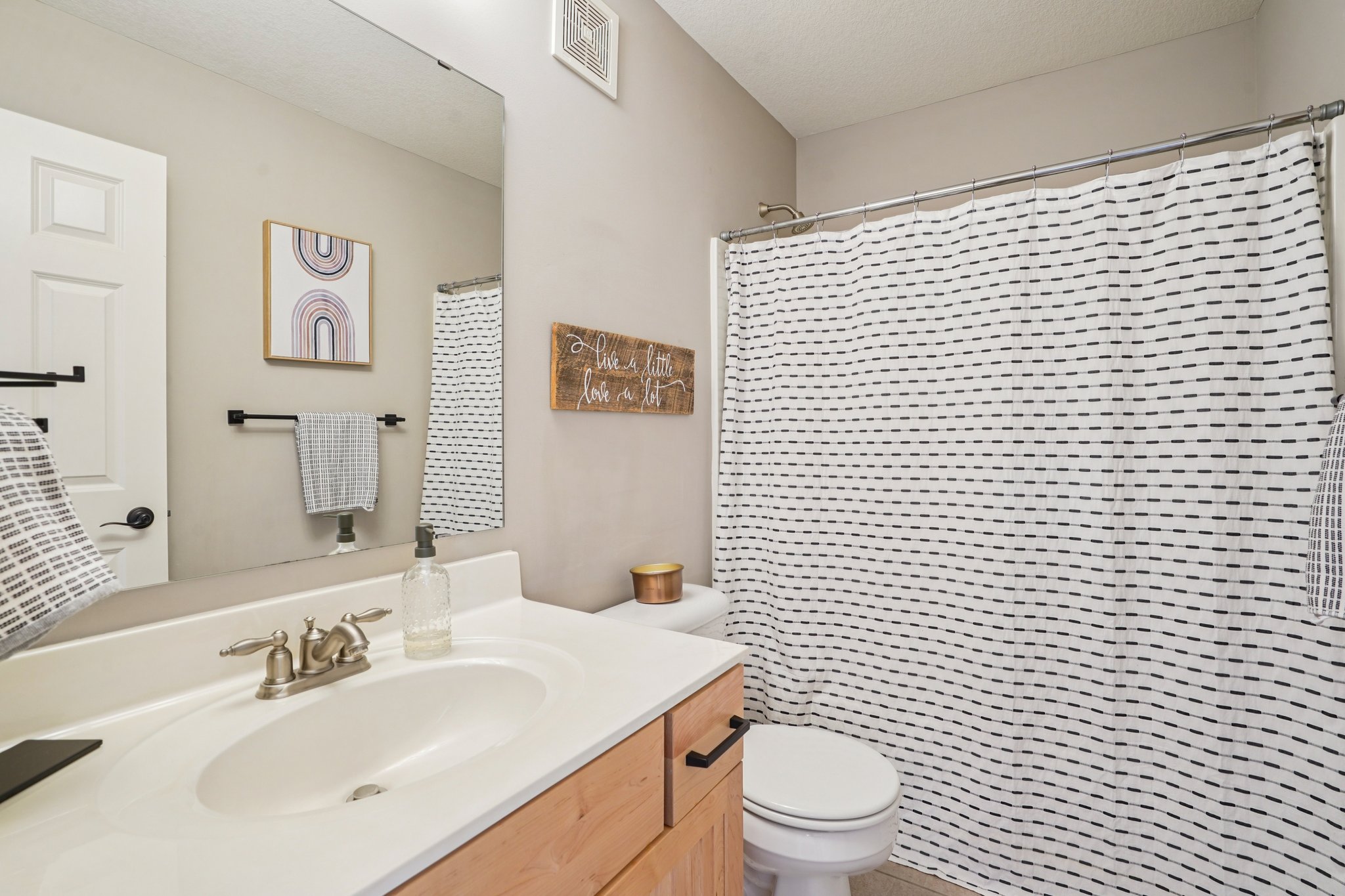 Ellendale Ln-S0411-037.jpg