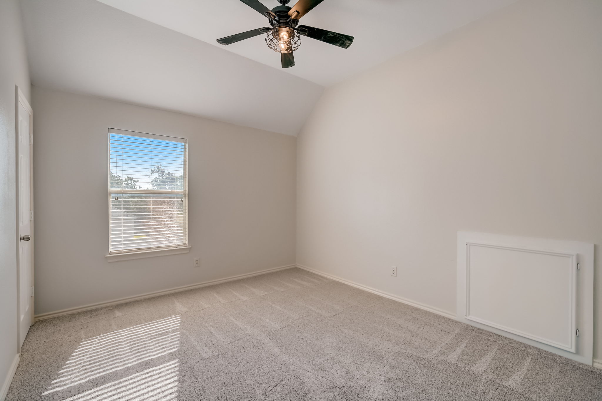  Bethpage Dr-035