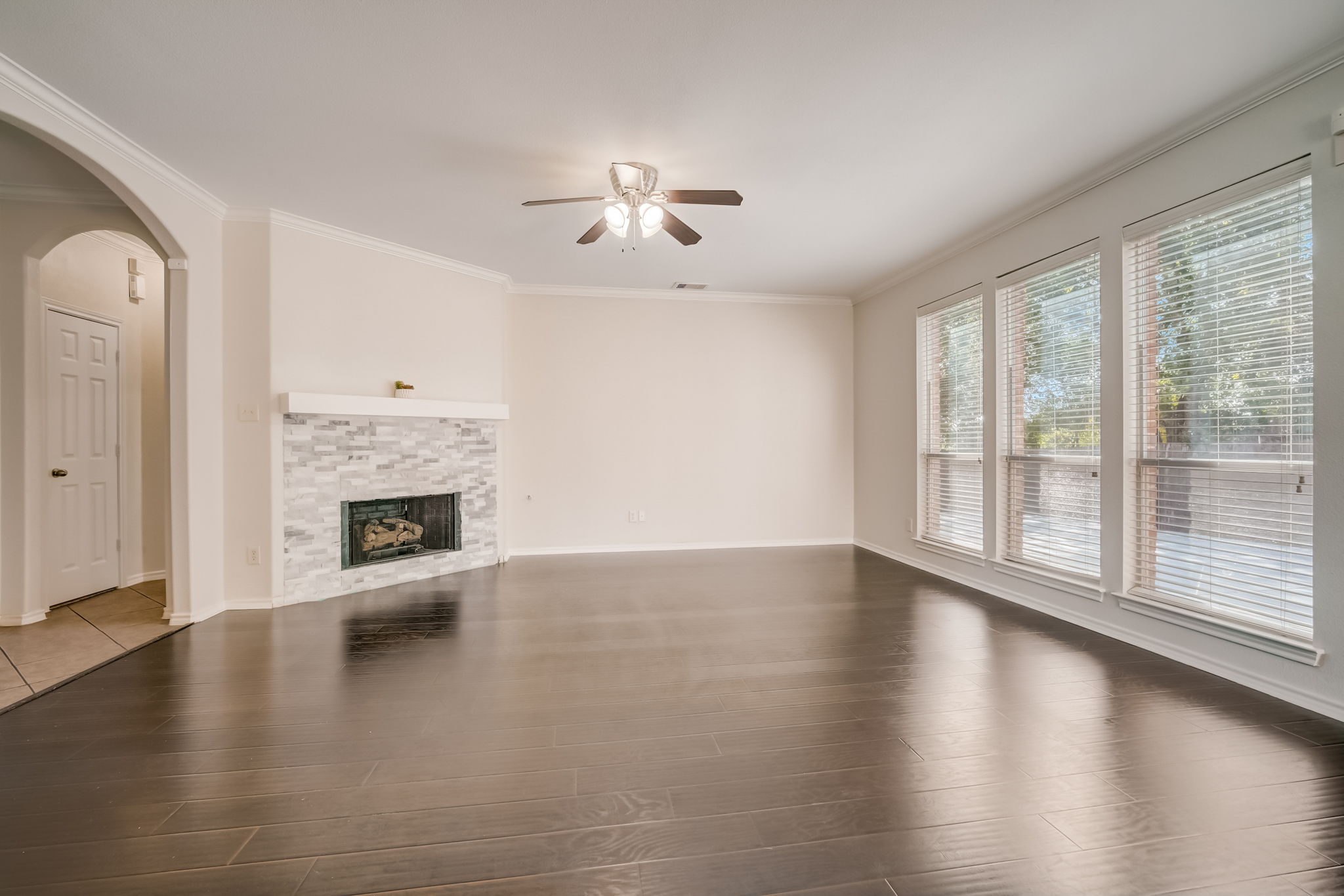  Bethpage Dr-016