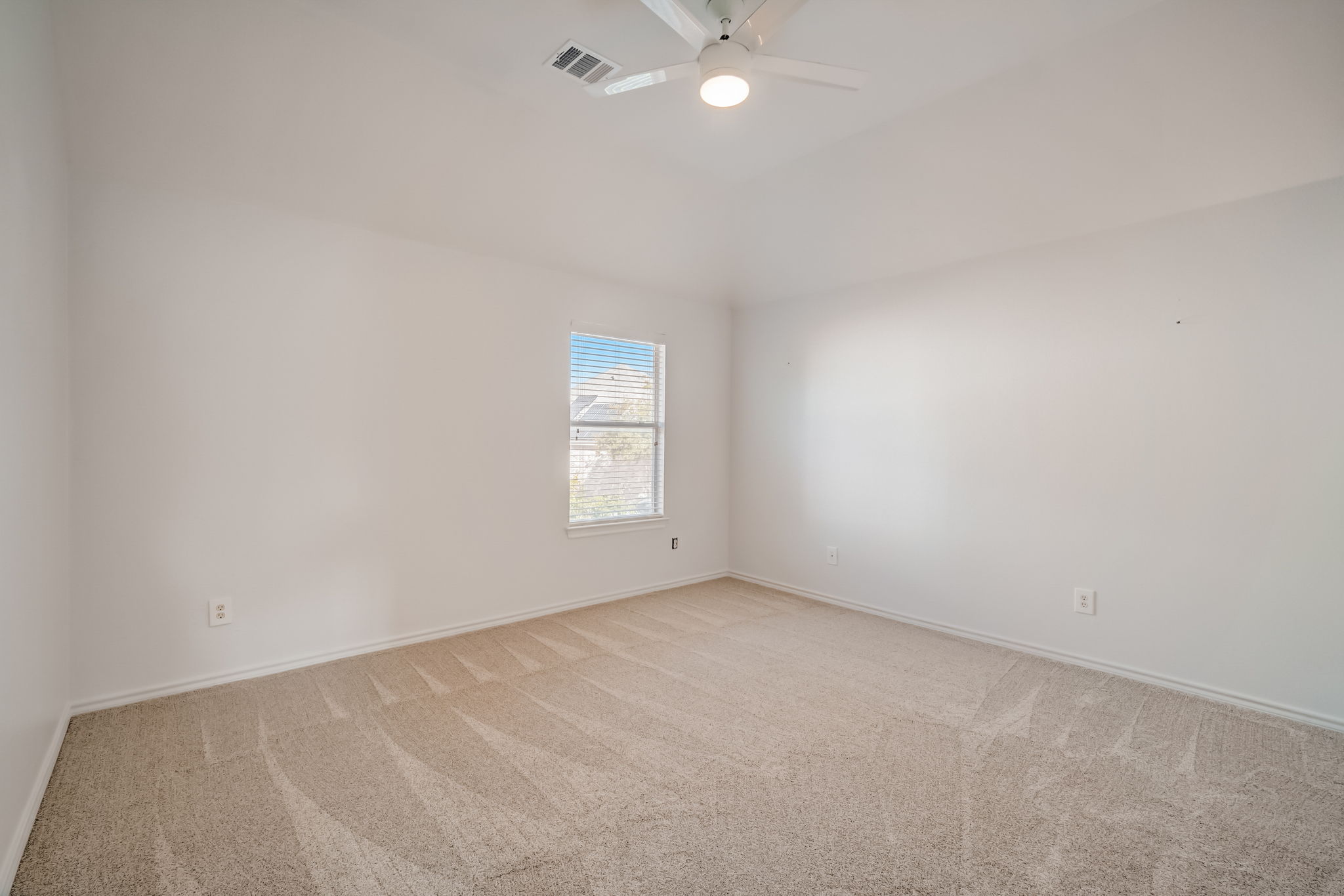  Bethpage Dr-033