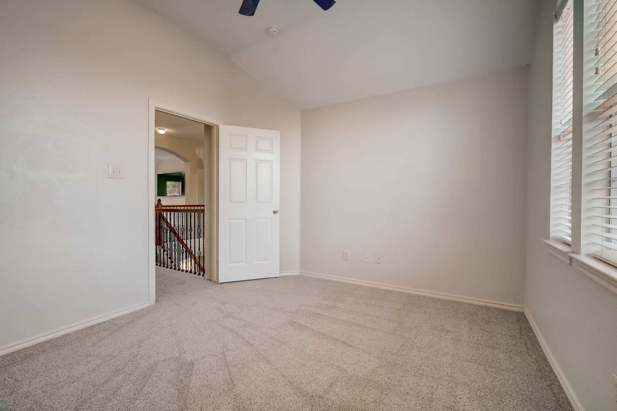  Bethpage Dr-038