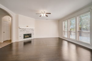  Bethpage Dr-016