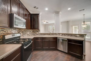  Bethpage Dr-025
