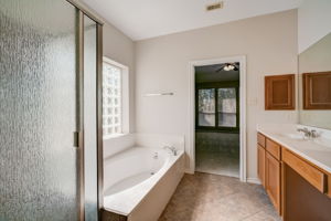  Bethpage Dr-047