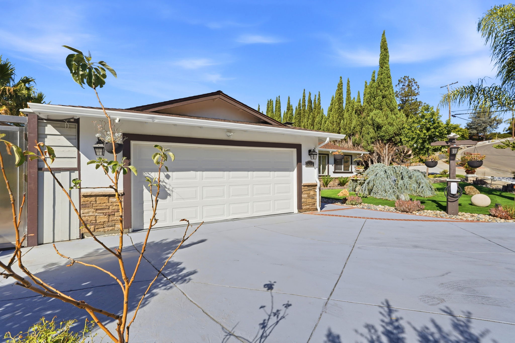 004_F8_925 Dorel Dr