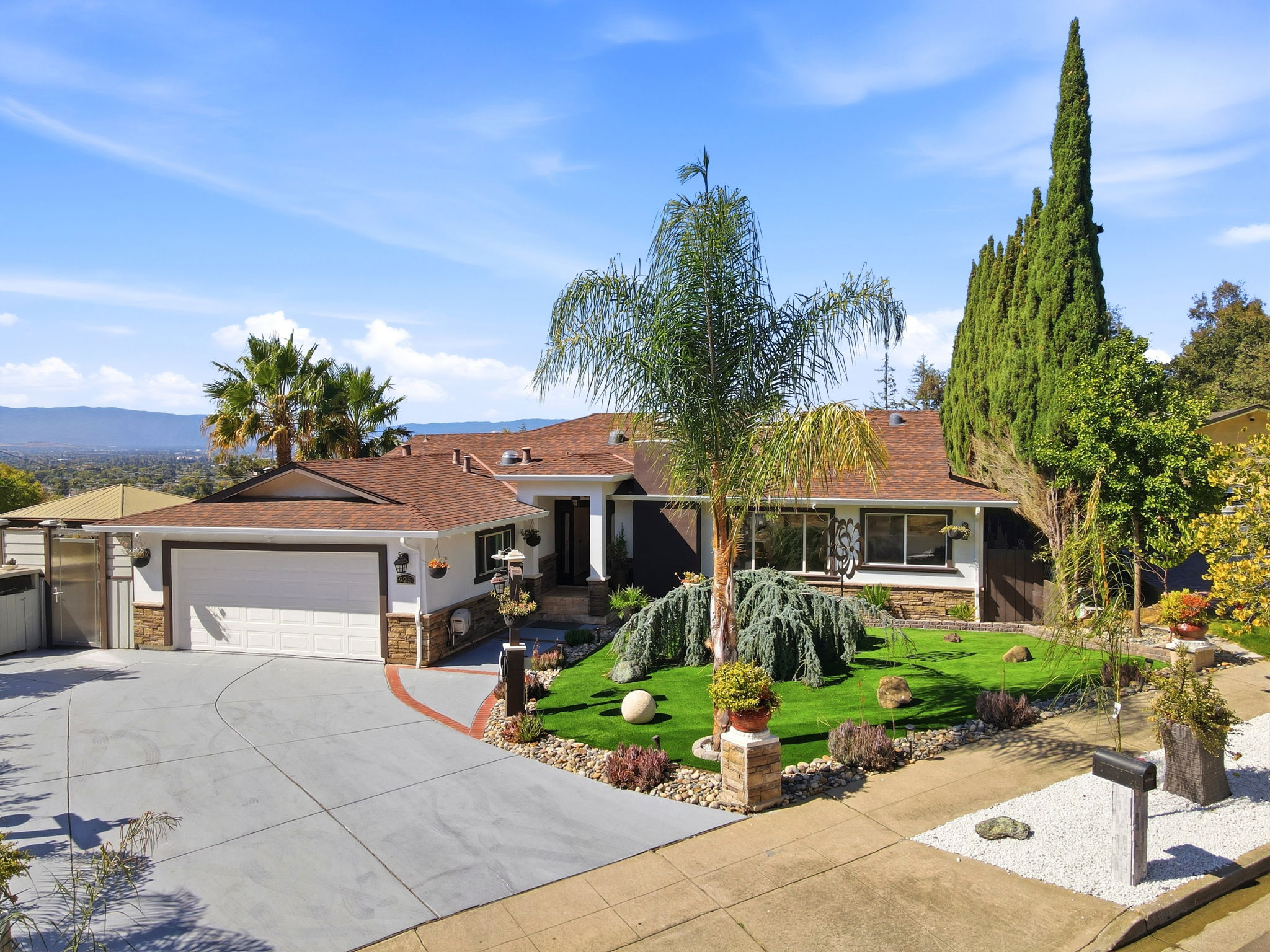003_F8_AERIAL_925 Dorel Dr