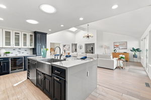 013_F8_925 Dorel Dr