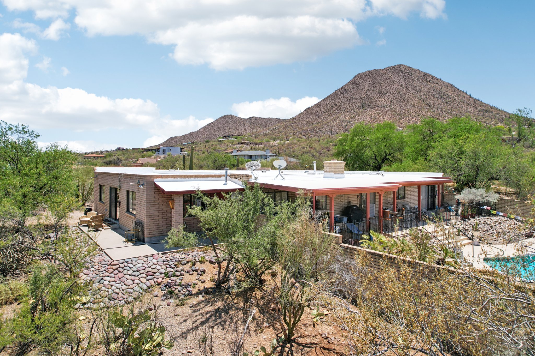 N Smoketree Cir-2106-077.jpg