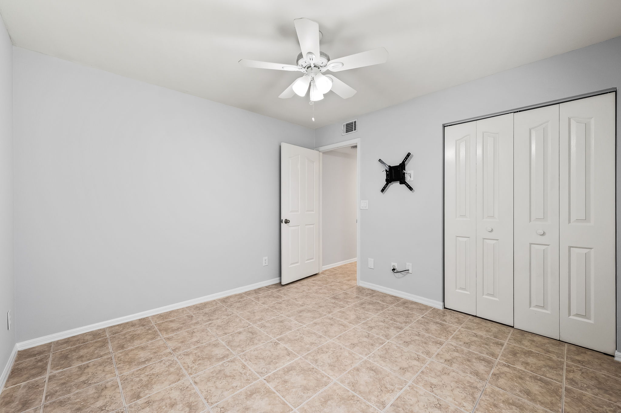 925 New Waterford Dr, Naples, FL 34104, USA Photo 27