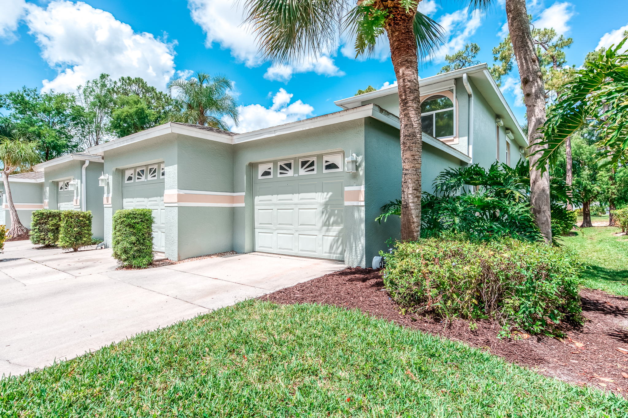 925 New Waterford Dr, Naples, FL 34104, USA Photo 2