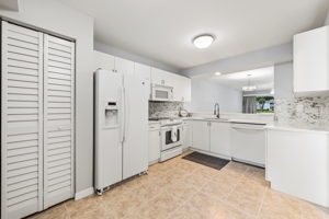 925 New Waterford Dr, Naples, FL 34104, USA Photo 12