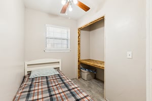 925 SW 94th St_029.jpg
