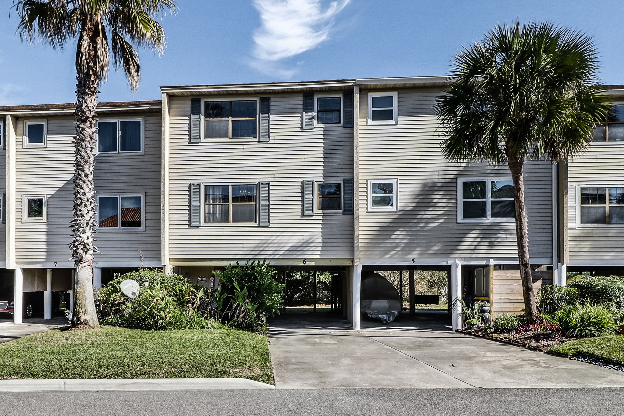 Townhome Near The Beach! Ocean View! ECVT