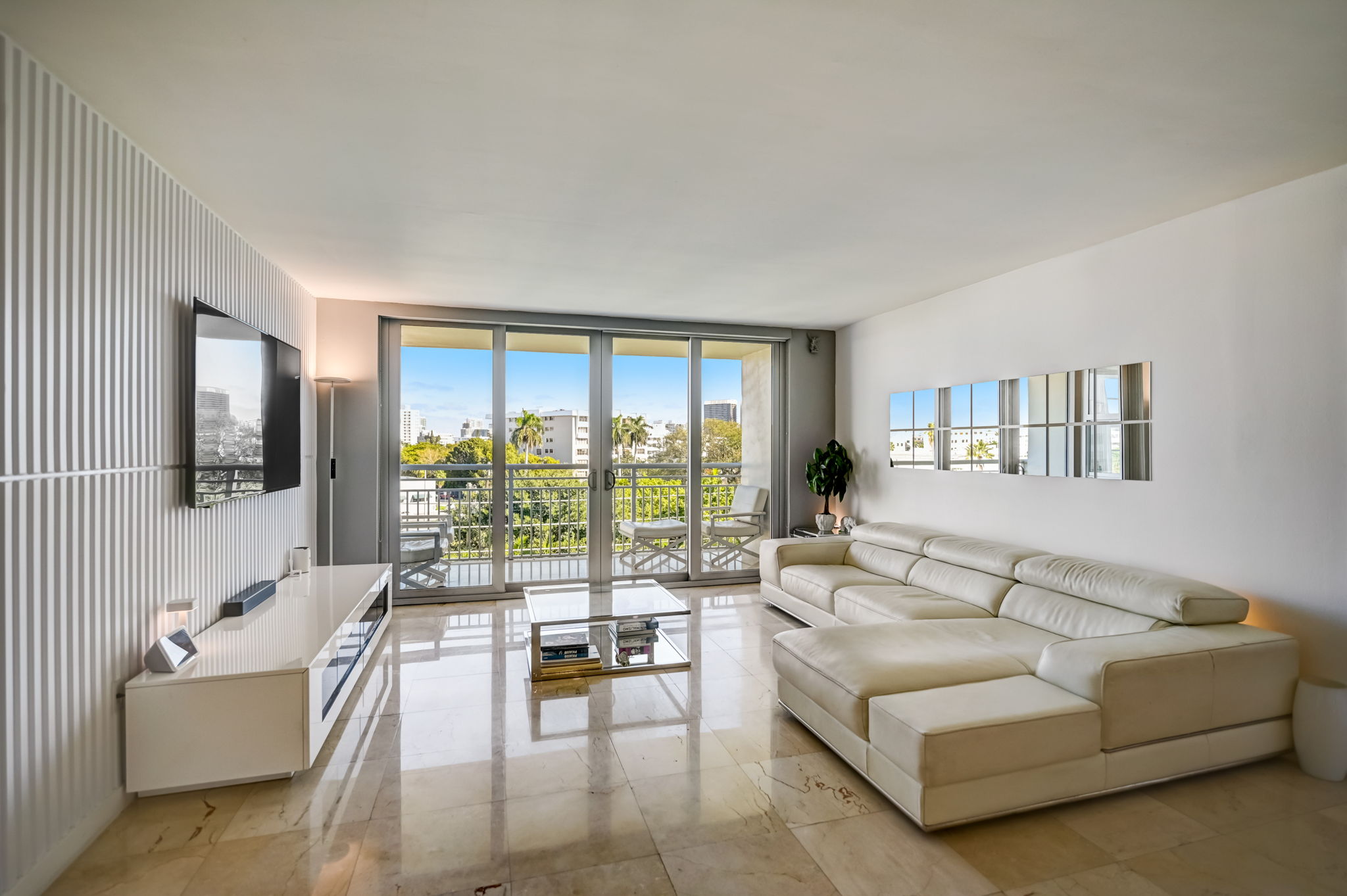 W Bay Harbor Dr 5D-001