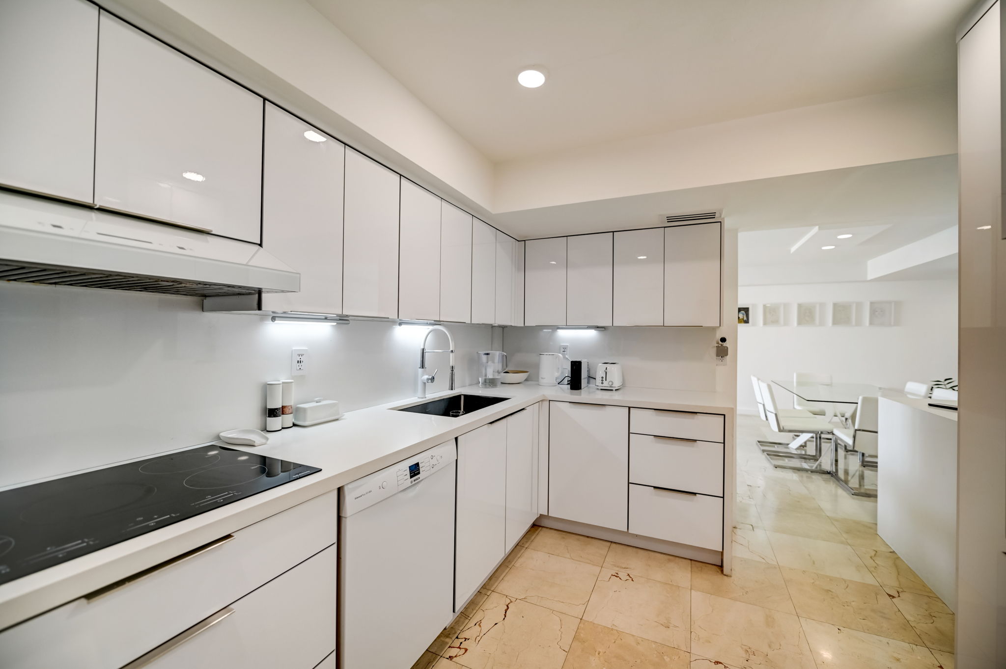 W Bay Harbor Dr 5D-008