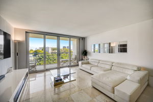 W Bay Harbor Dr 5D-003