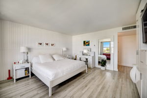 W Bay Harbor Dr 5D-011
