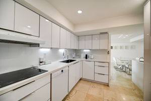 W Bay Harbor Dr 5D-008