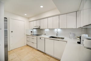 W Bay Harbor Dr 5D-007