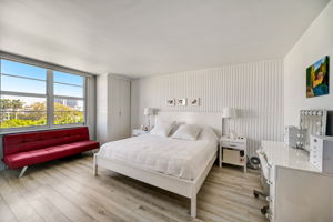 W Bay Harbor Dr 5D-010
