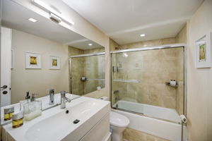 W Bay Harbor Dr 5D-014