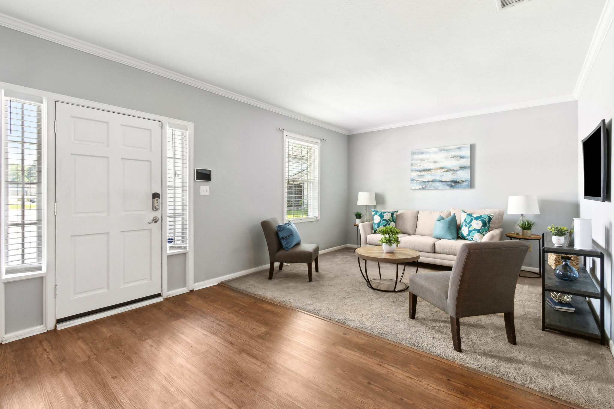 Foyer/Living Room